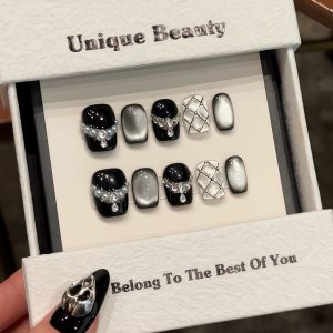 Chic Black - Silver Diamond Nails